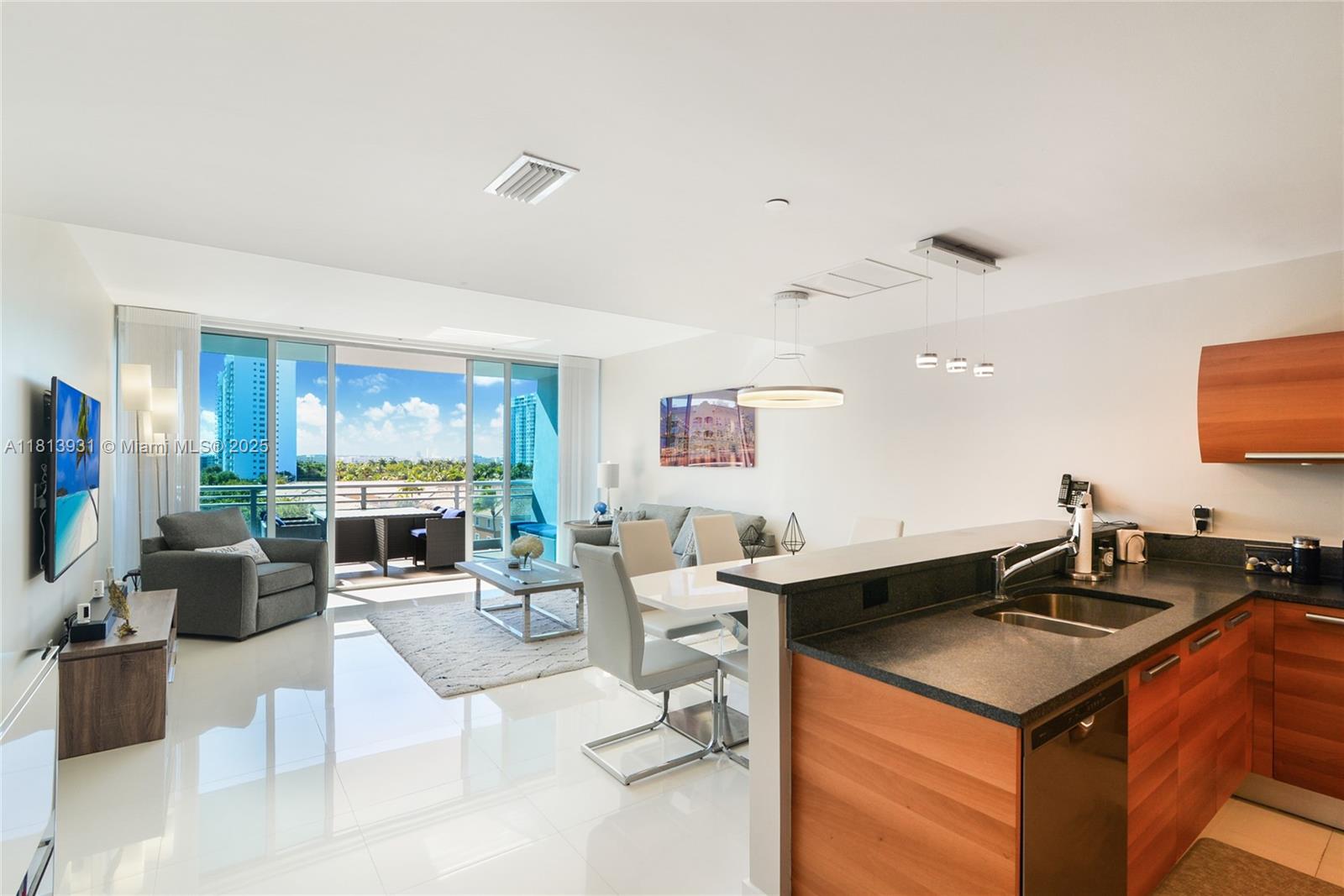 2950 NE 188th St #411, Aventura FL 33180
