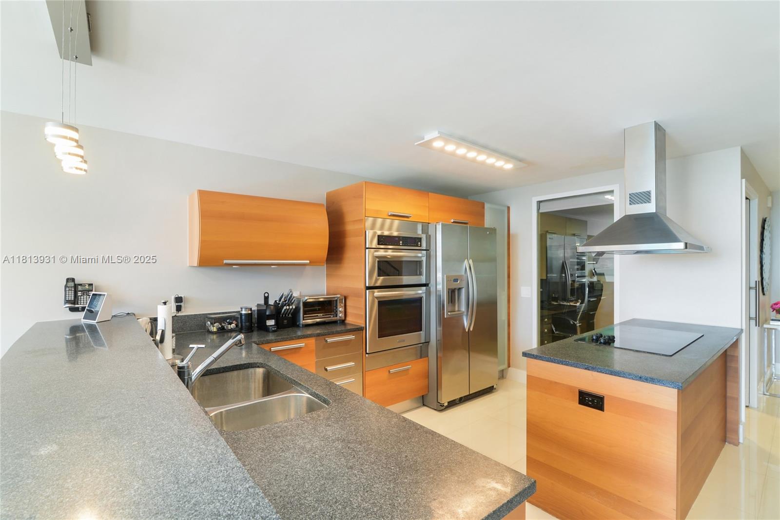 2950 NE 188th St #411, Aventura FL 33180