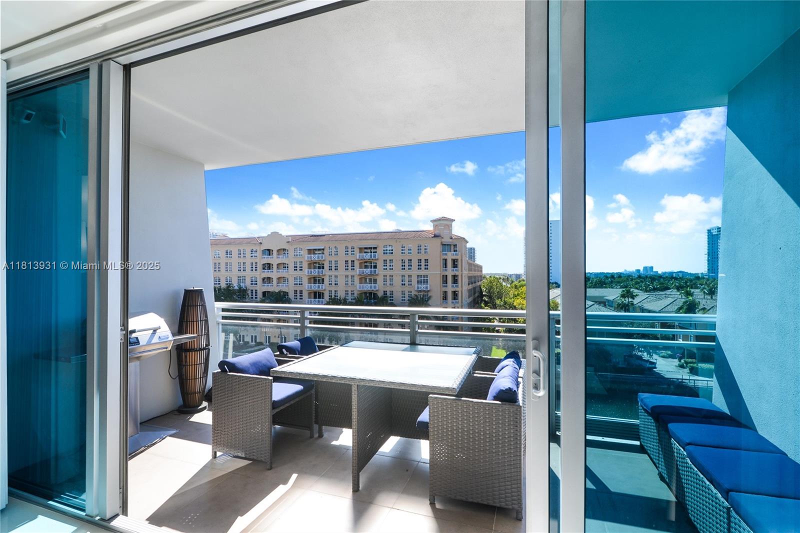 2950 NE 188th St #411, Aventura FL 33180