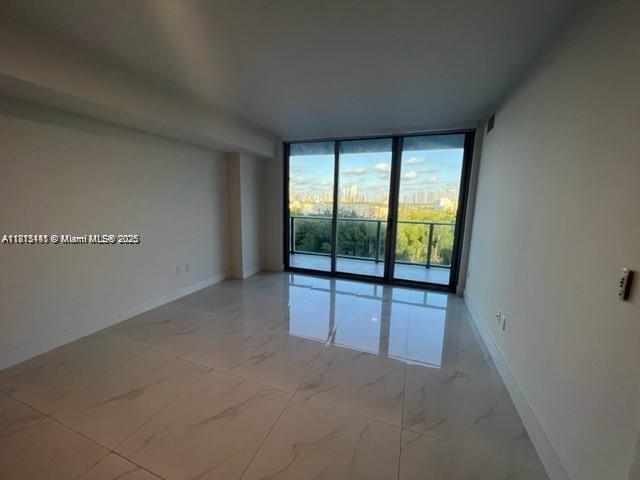 Apartamento à Venda em North Miami Beach, FL