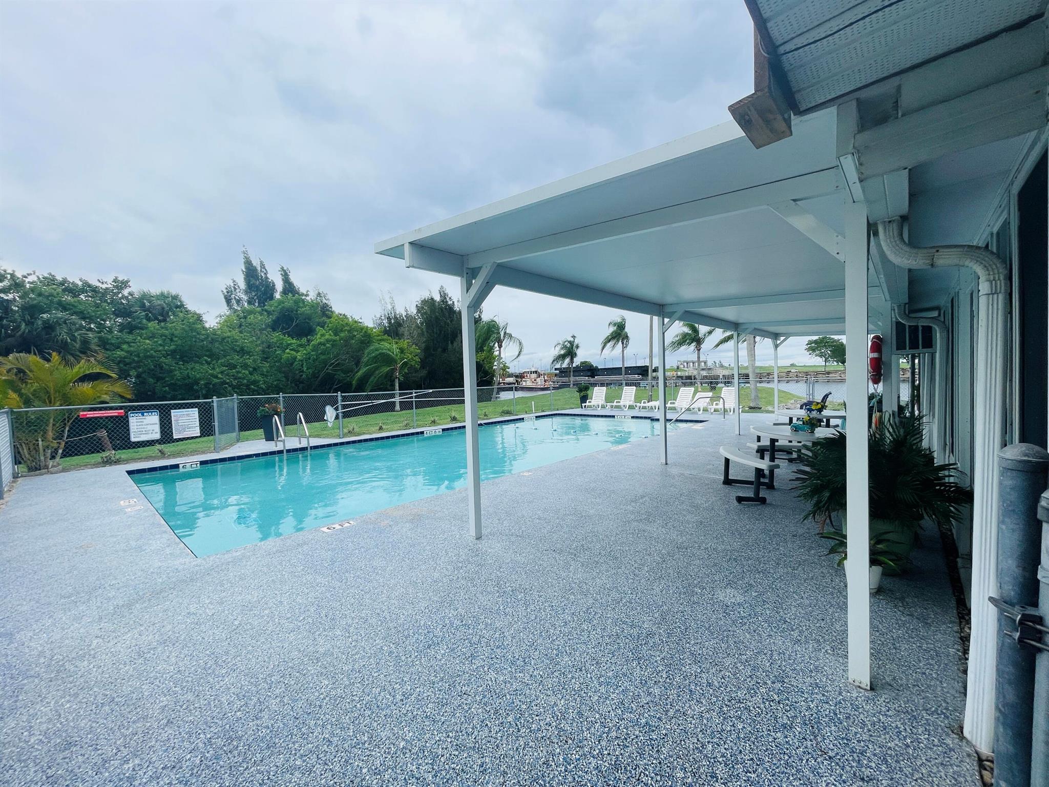 Homes for sale in Moore Haven, FL | 925 Yacht Club Way Nw, Moore Haven, FL 33471 | MLS# R11096404