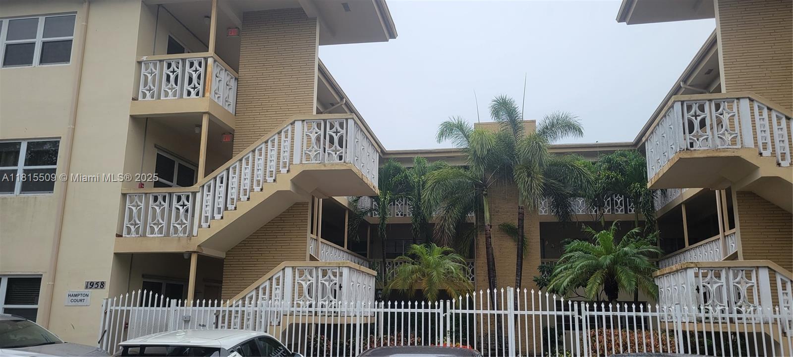 Hampton Court Condo