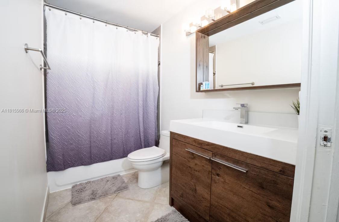 19801 E Country Club Drive #4-103, Aventura FL 33180