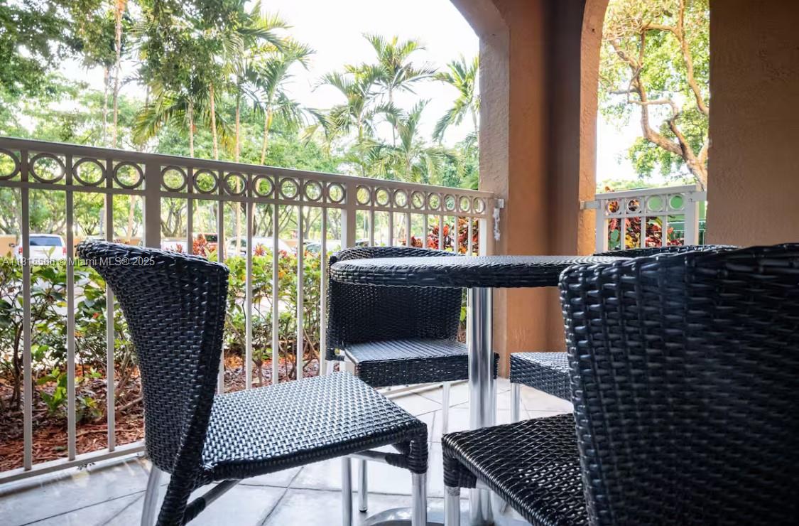 19801 E Country Club Drive #4-103, Aventura FL 33180