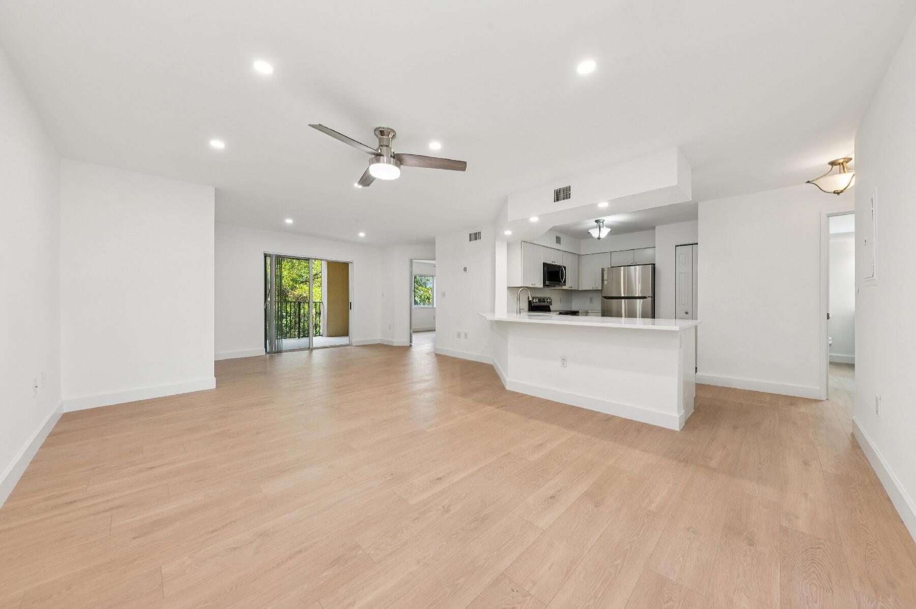 Homes for sale in Hypoluxo, FL | 400 Scotia Dr #303, Hypoluxo, FL 33462 | MLS# R11096471