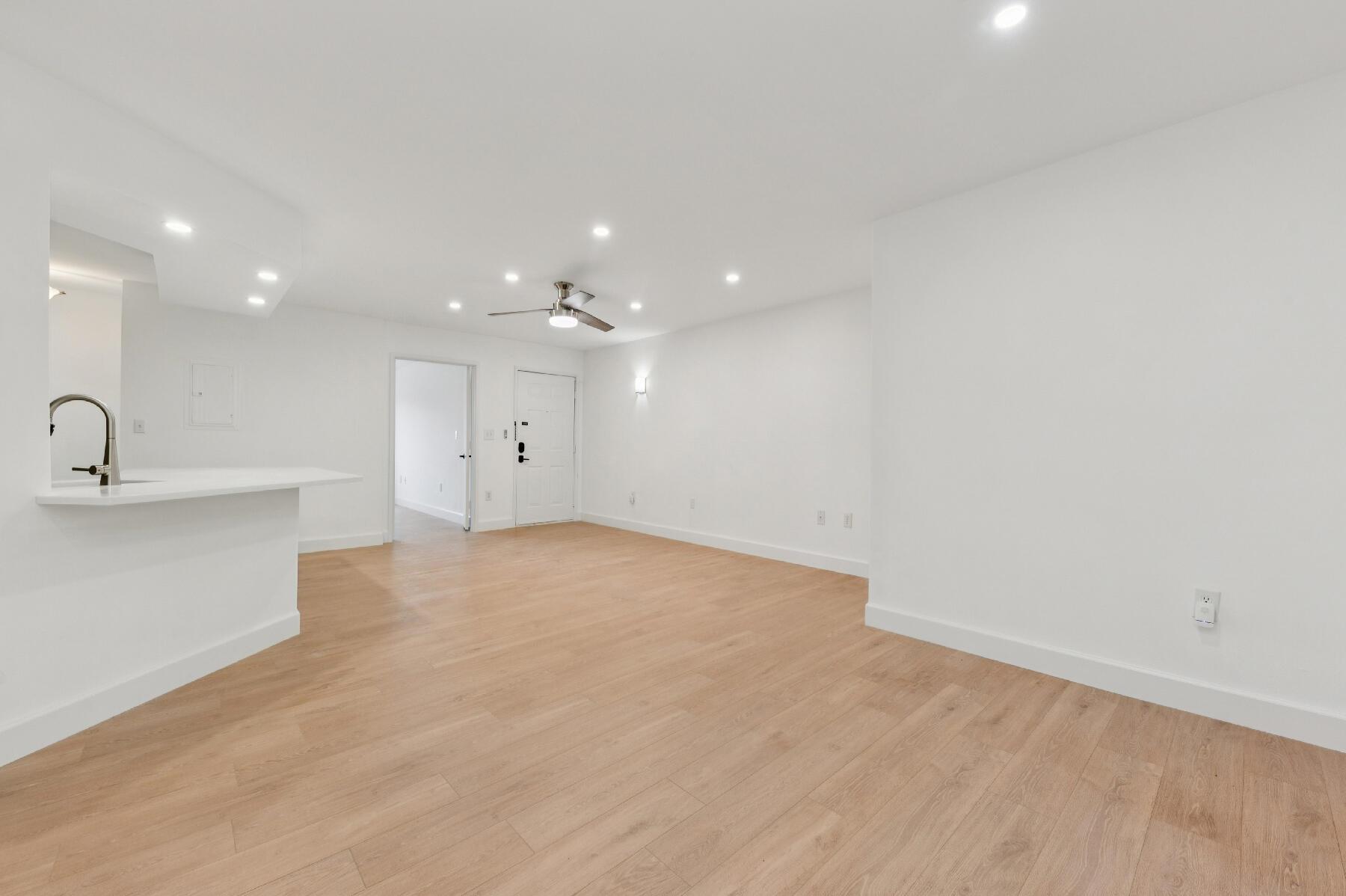 Homes for sale in Hypoluxo, FL | 400 Scotia Dr #303, Hypoluxo, FL 33462 | MLS# R11096471