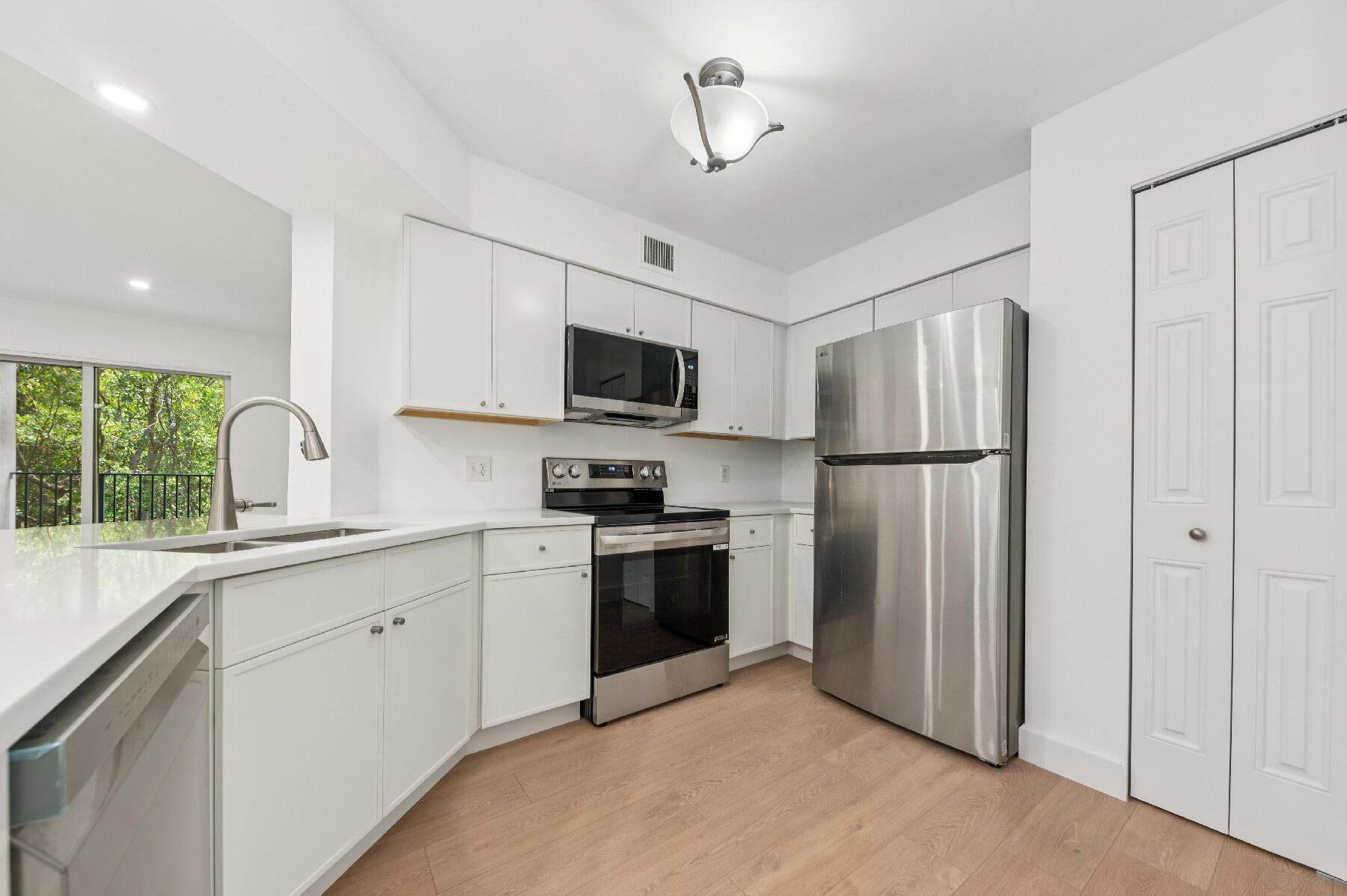 Homes for sale in Hypoluxo, FL | 400 Scotia Dr #303, Hypoluxo, FL 33462 | MLS# R11096471