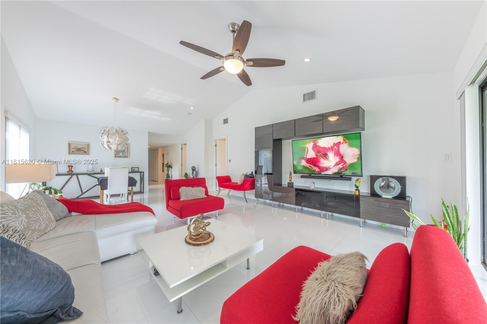 Homes for sale in Weston, FL | 16189 Laurel Dr #25, Weston, FL 33326 | MLS# A11815620