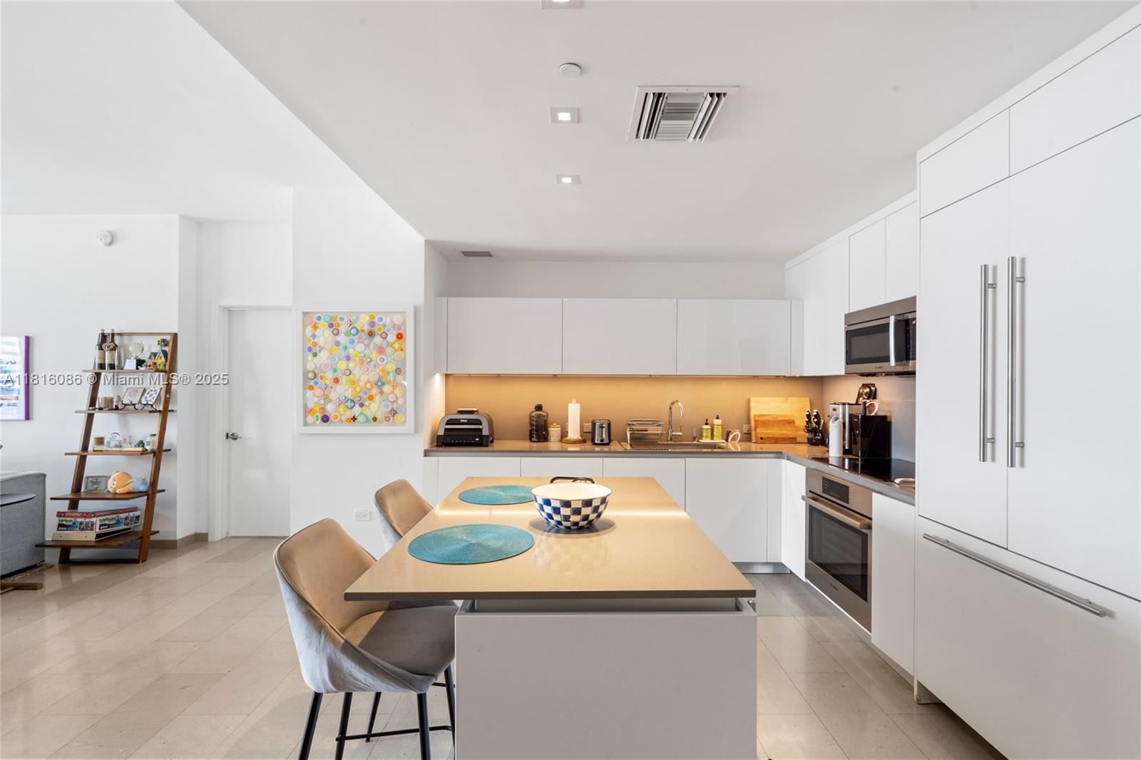 Condo for Sale in Miami, FL