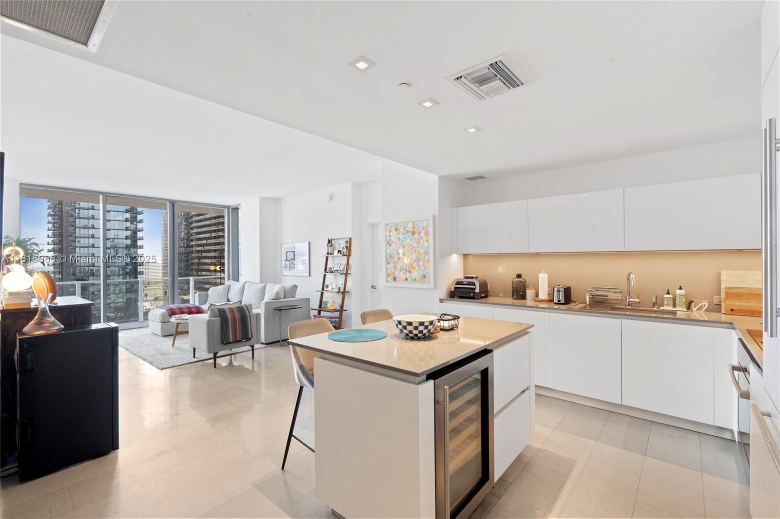 88 SW 7th St #1205, Miami FL 33130