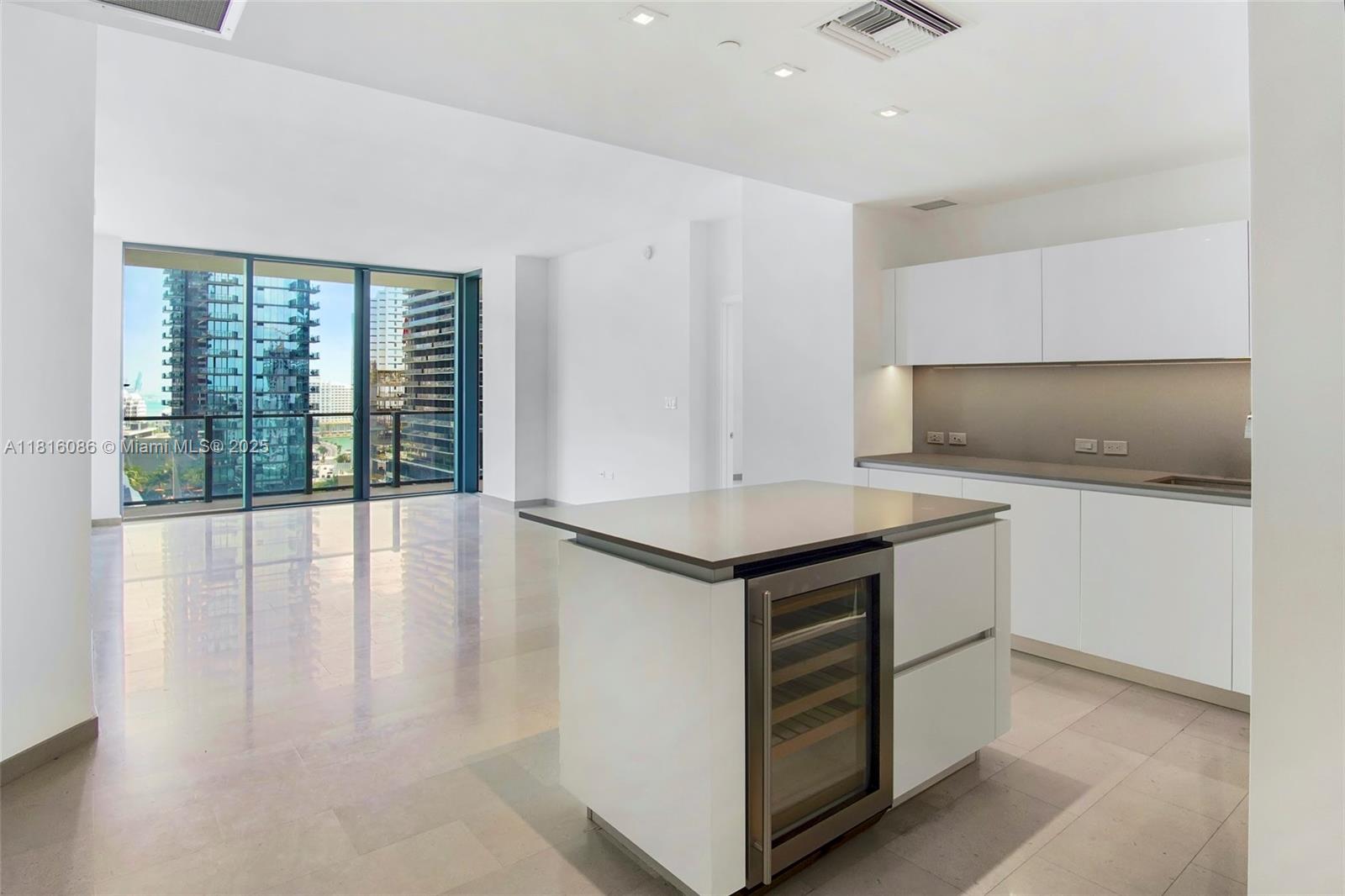 88 SW 7th St #1205, Miami FL 33130