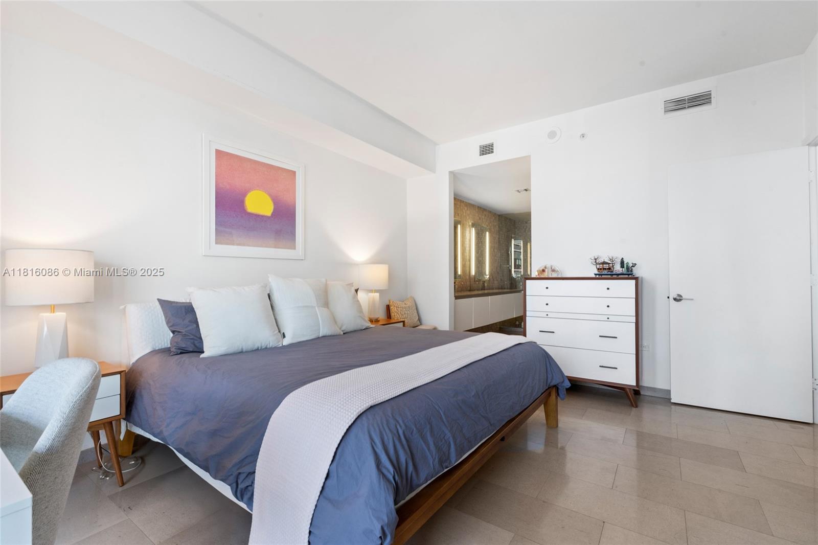 88 SW 7th St #1205, Miami FL 33130