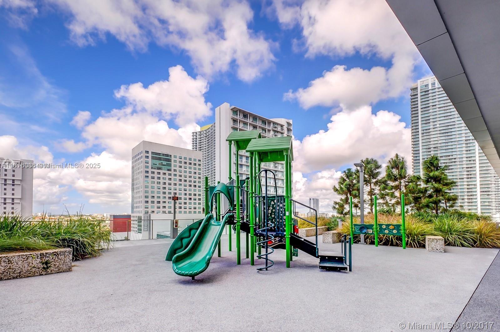 88 SW 7th St #1205, Miami FL 33130