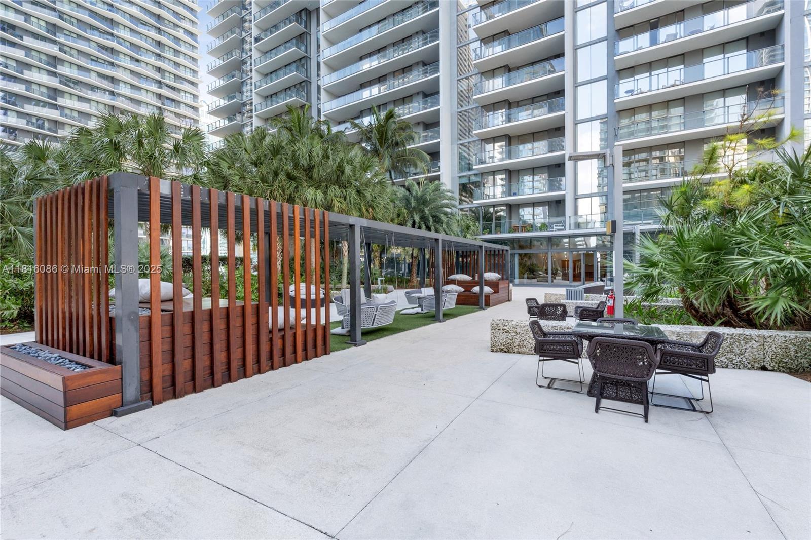 88 SW 7th St #1205, Miami FL 33130