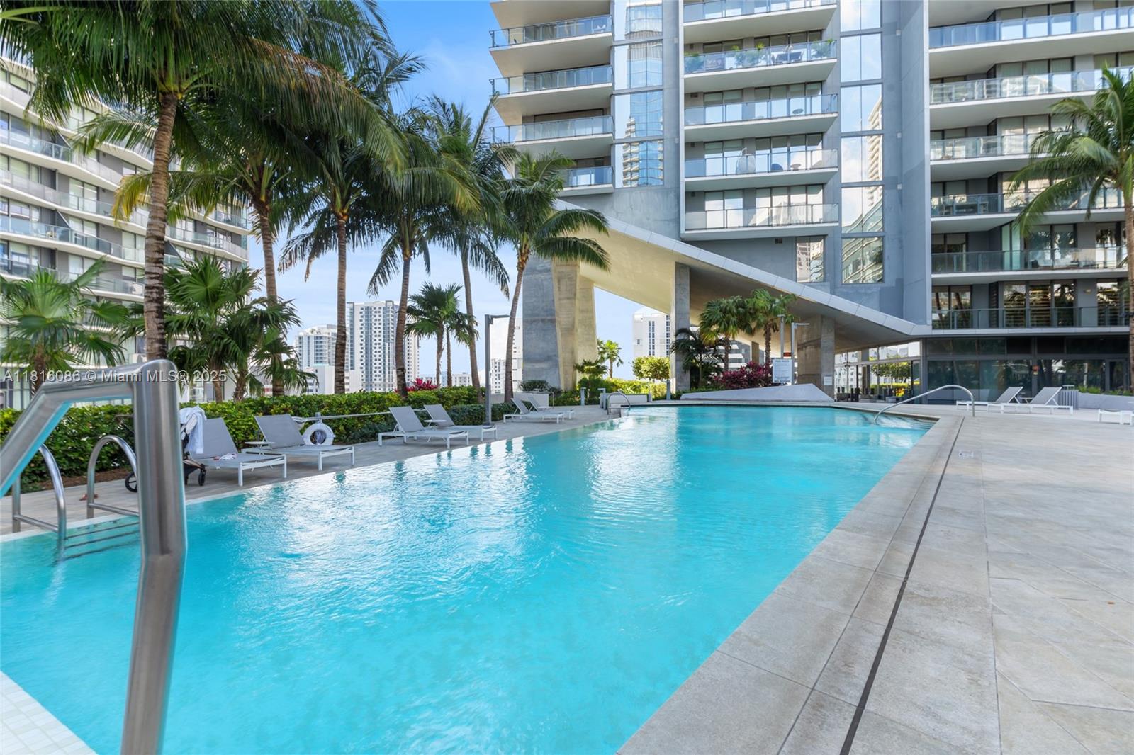 88 SW 7th St #1205, Miami FL 33130