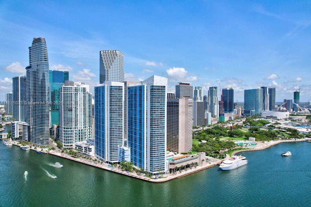 Apartamento à Venda em Miami, FL