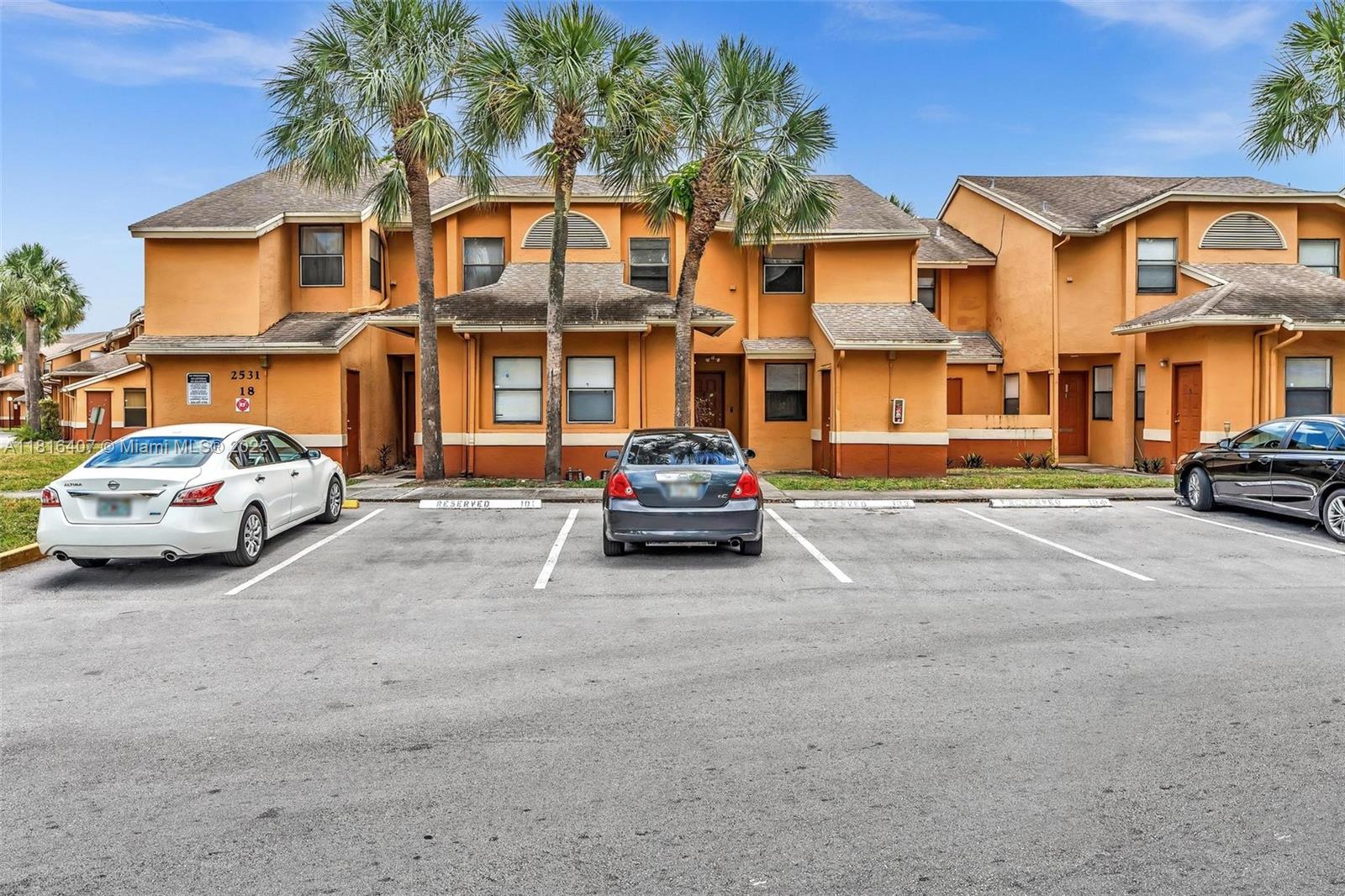 Circle Villas (The) Condo