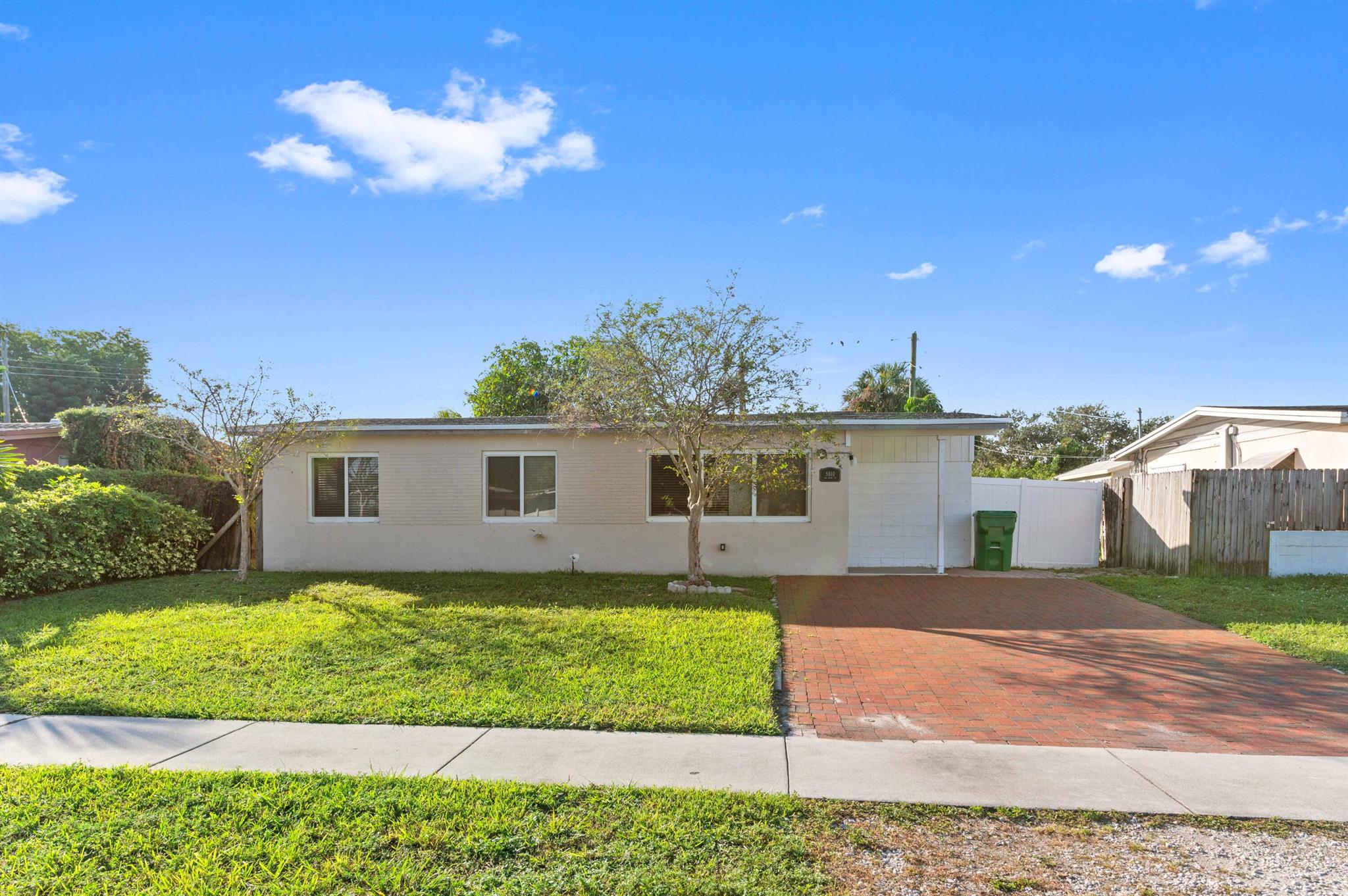 Homes for sale in Davie, FL | 5810 Sw 38th Court, Davie, FL 33314 | MLS# R11096965