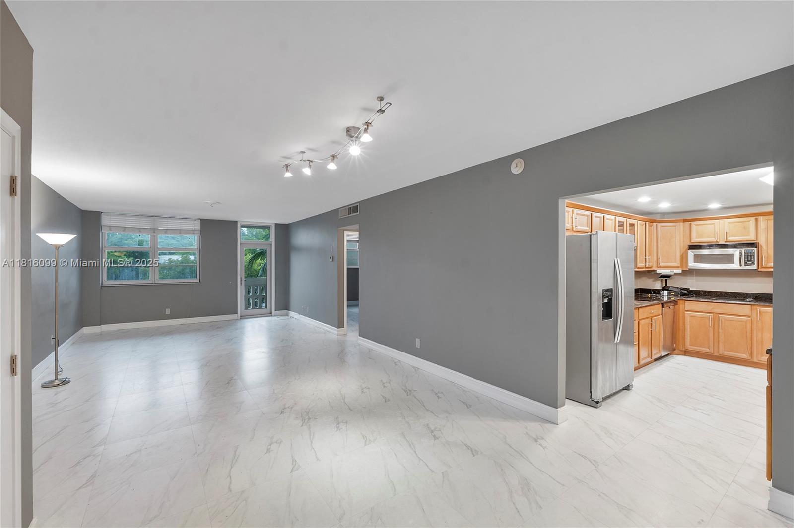 Homes for sale in Coral Gables, FL | 90 Edgewater Dr #305, Coral Gables, FL 33133 | MLS# A11816099