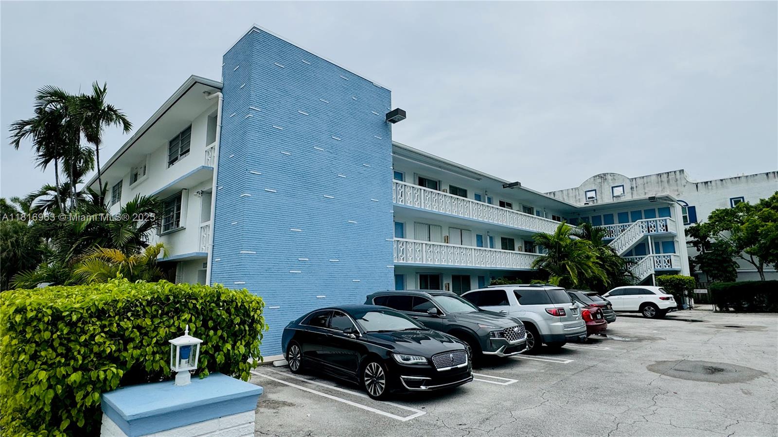 Golden Key Condo, The