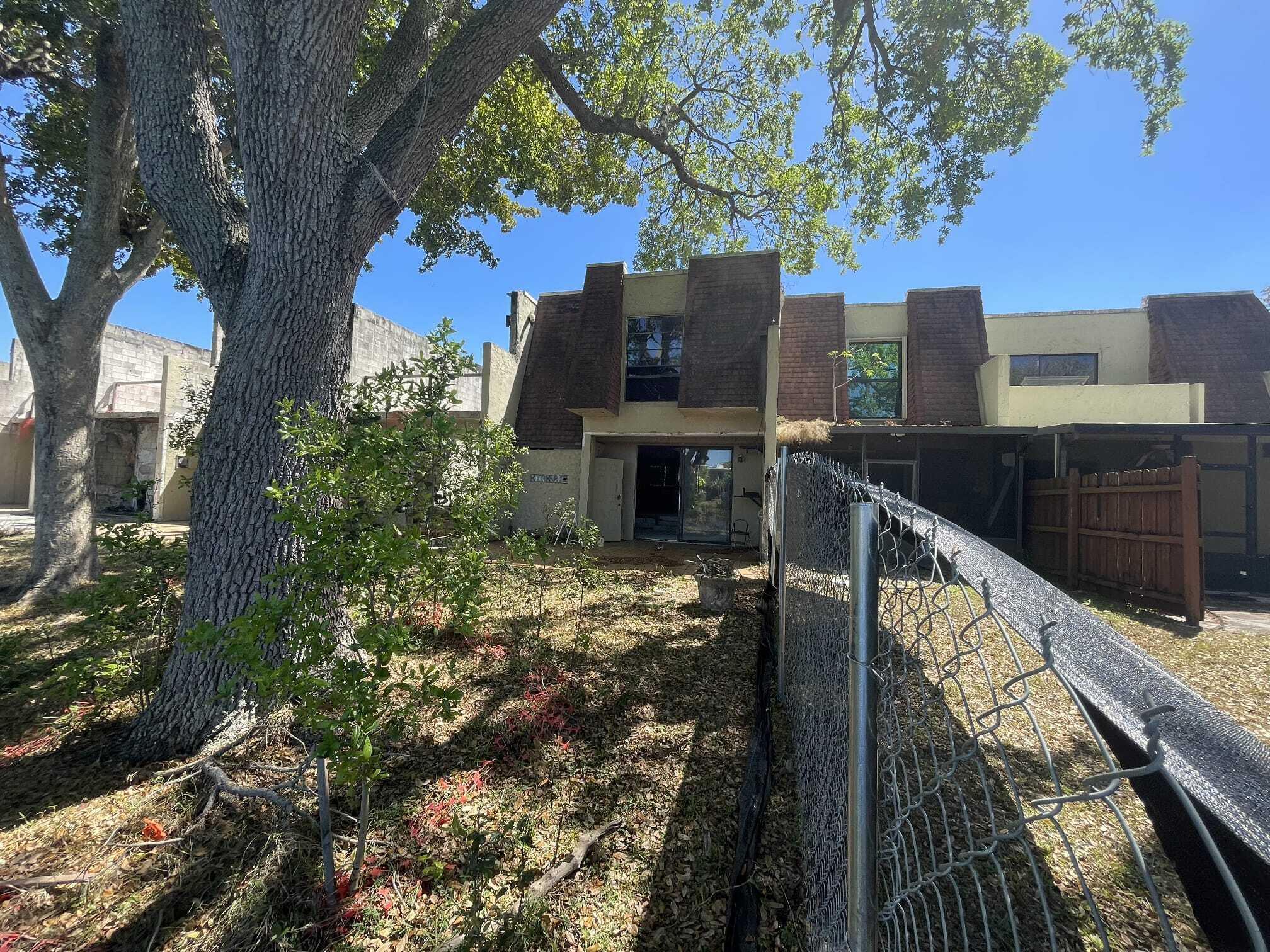 Homes for sale in Pembroke Pines, FL | 8921 Palm Tree Lane #8921, Pembroke Pines, FL 33024 | MLS# R11097017