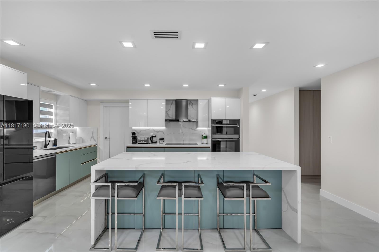 Hollywood Lakes Section