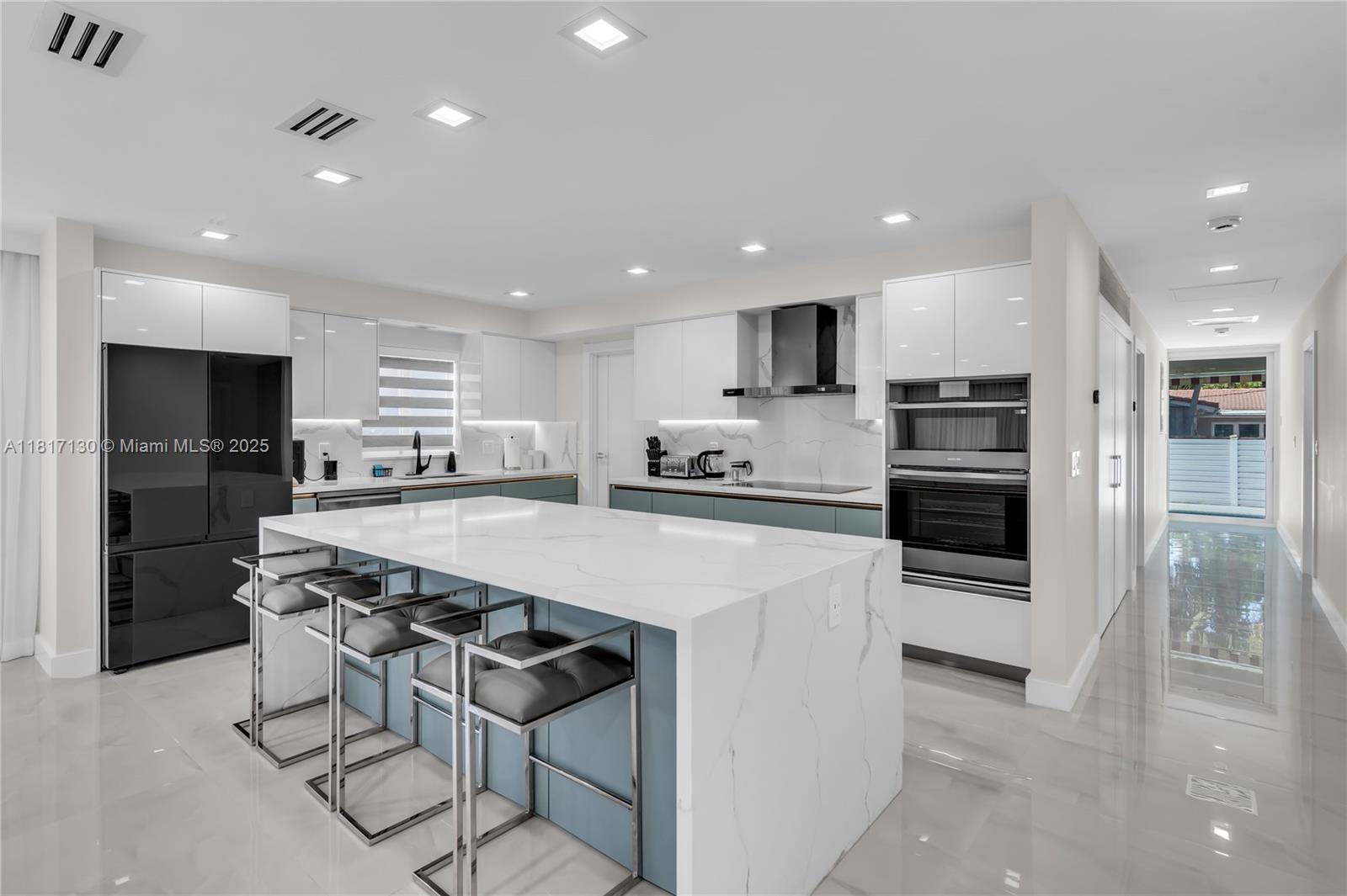 Hollywood Lakes Section