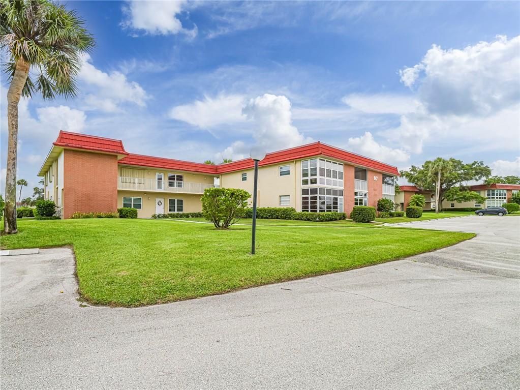 Homes for sale in Vero Beach, FL | 97 Spring Lake Dr #104, Vero Beach, FL 32962 | MLS# R11097281