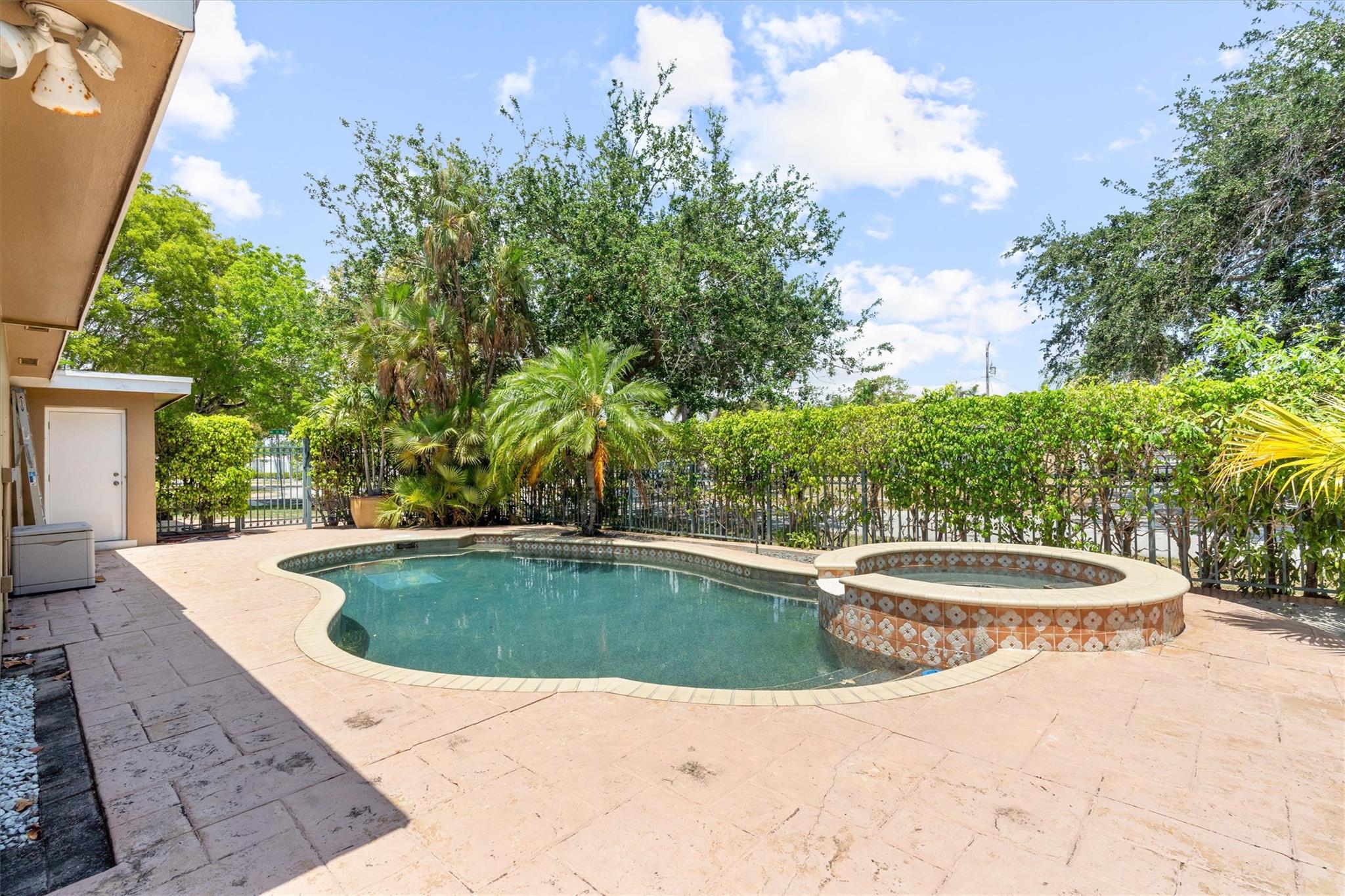 5930 Ne 21st Dr Fort Lauderdale FL 33308 | F10507808