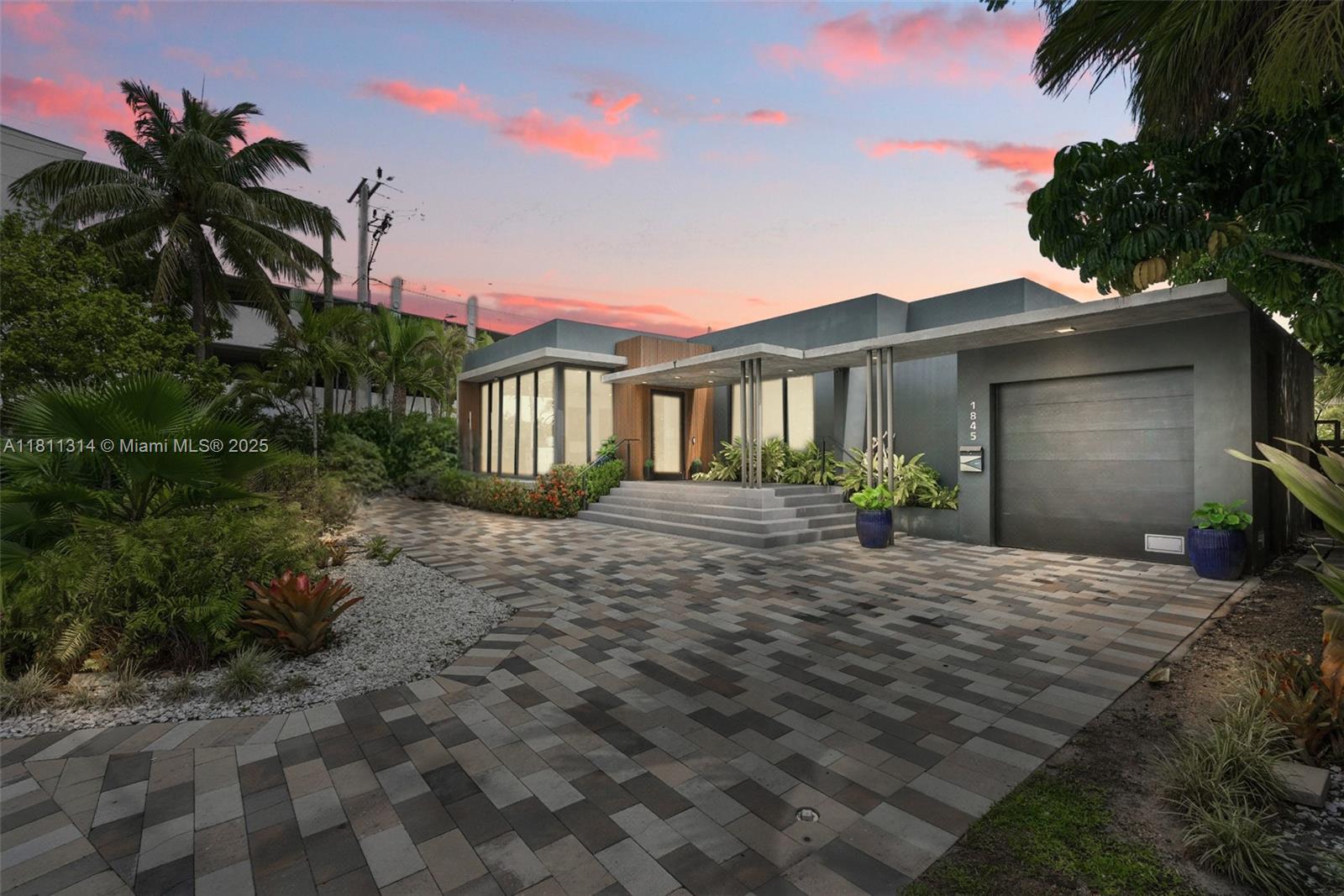 House for Sale in North Miami, FL