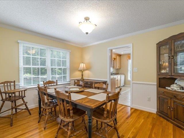 41 Hickory Nut Ln