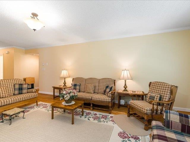 41 Hickory Nut Ln