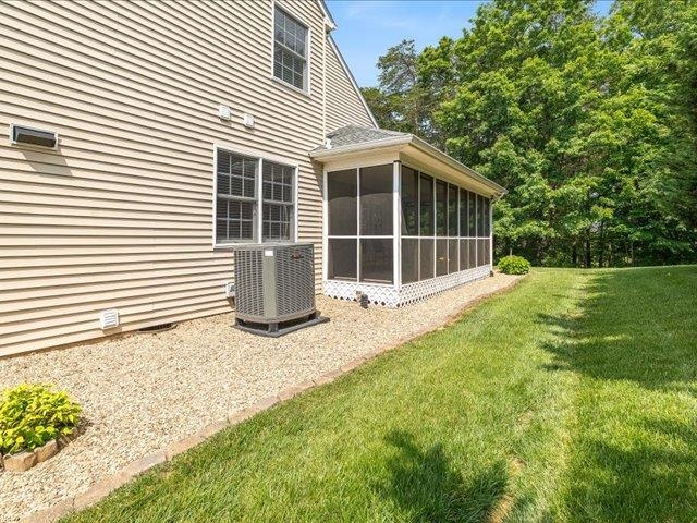 41 Hickory Nut Ln