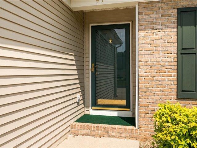 41 Hickory Nut Ln