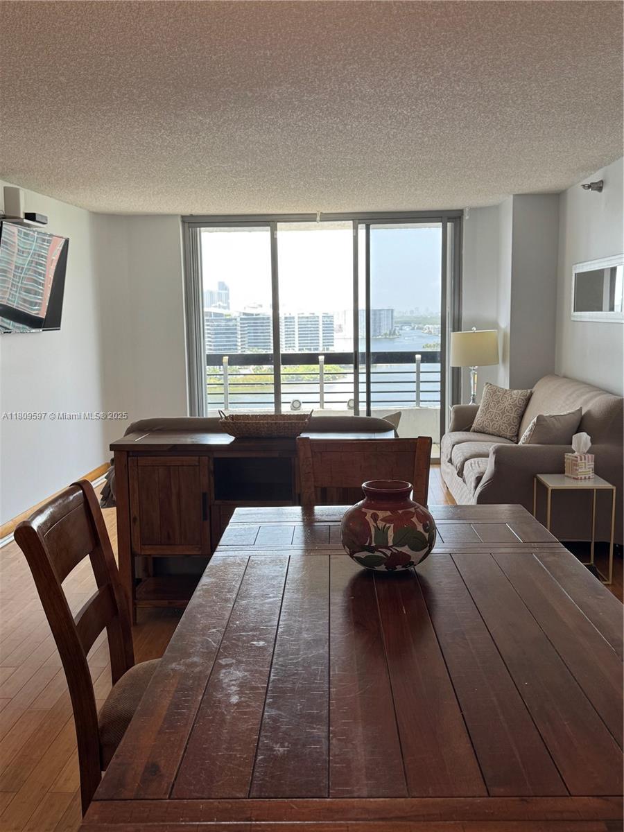 Mystic Pointe Tower 600 C