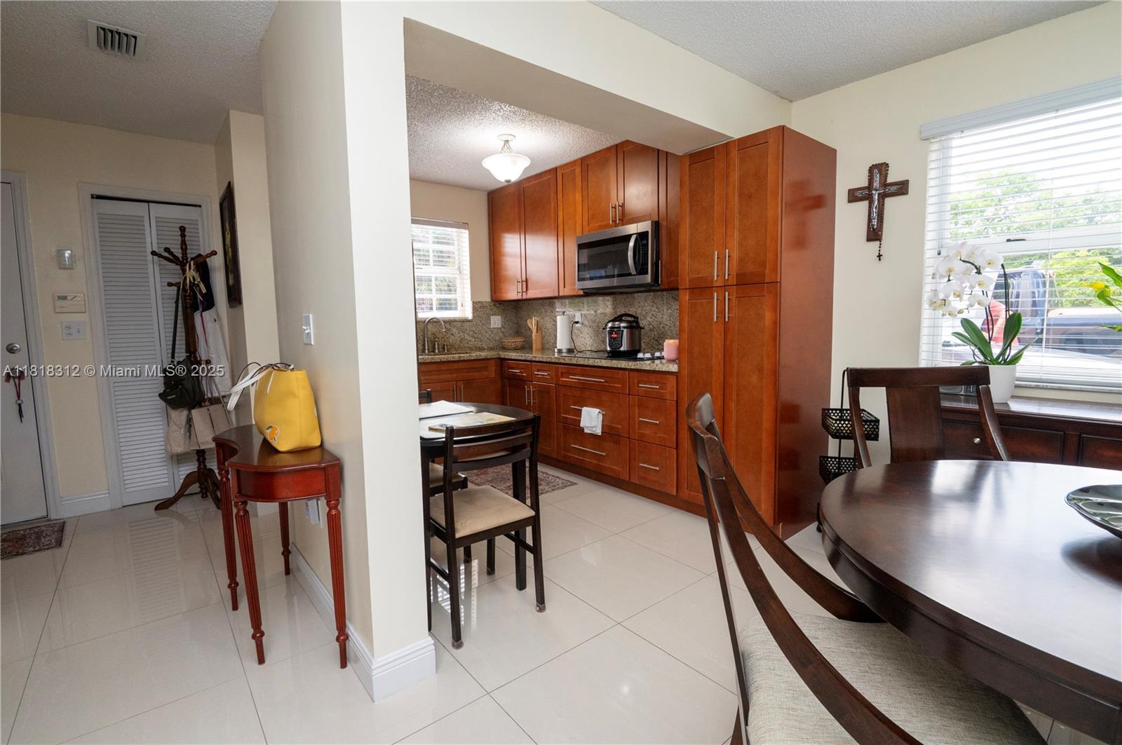 Homes for sale in Hialeah, FL | 2375 W 74Th St #106-6, Hialeah, FL 33016 | MLS# A11818312