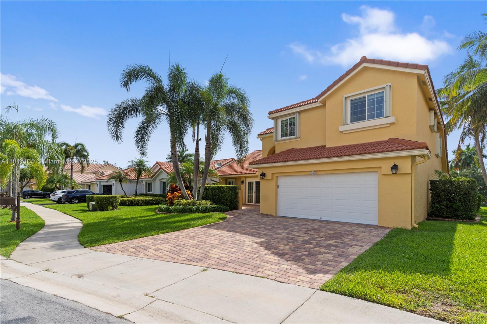 Homes for sale in Weston, FL | 477 Spinnaker, Weston, FL 33326 | MLS# A11817165