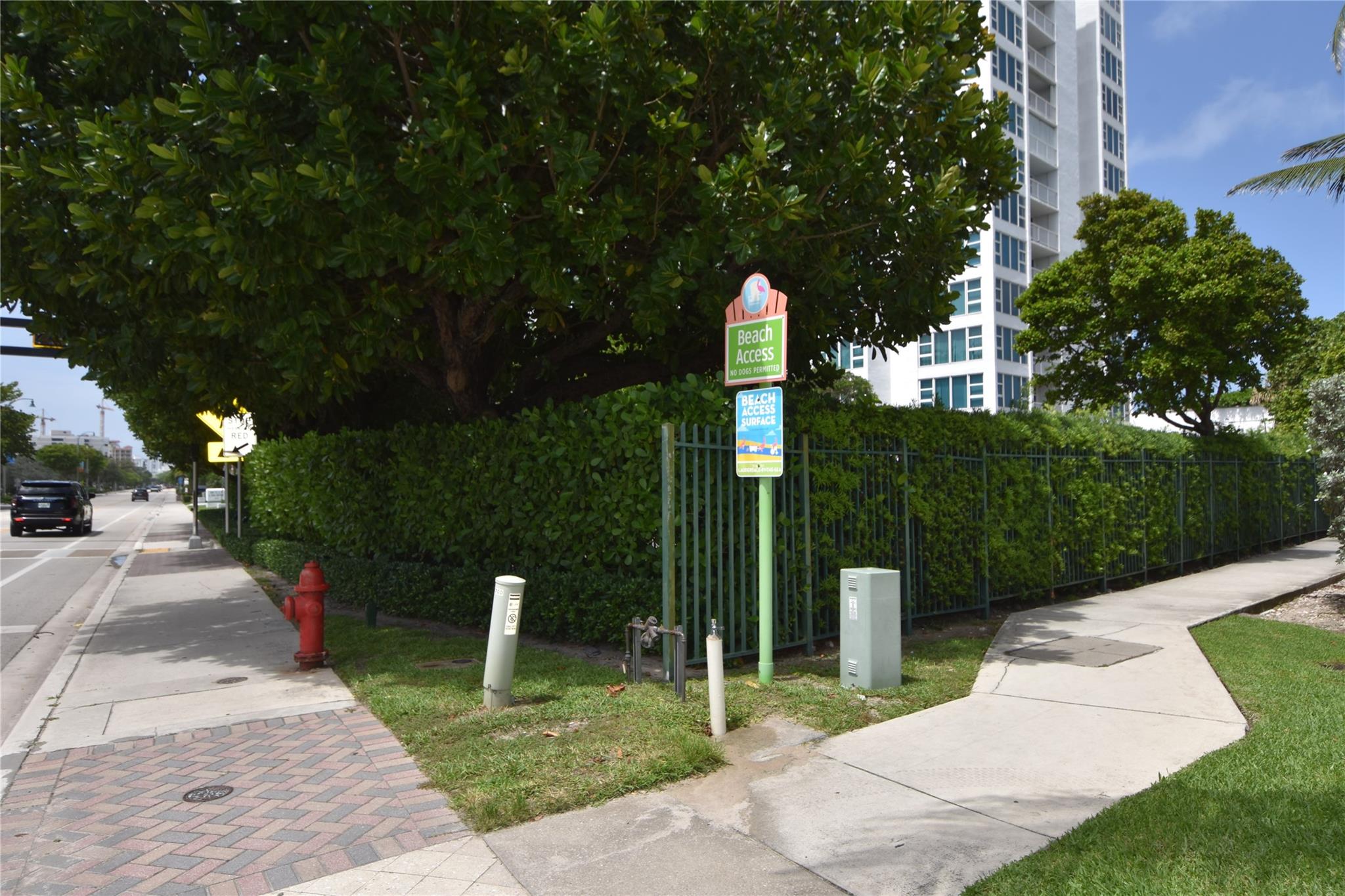 BEACH ACCESS
ACROSS THE STREET