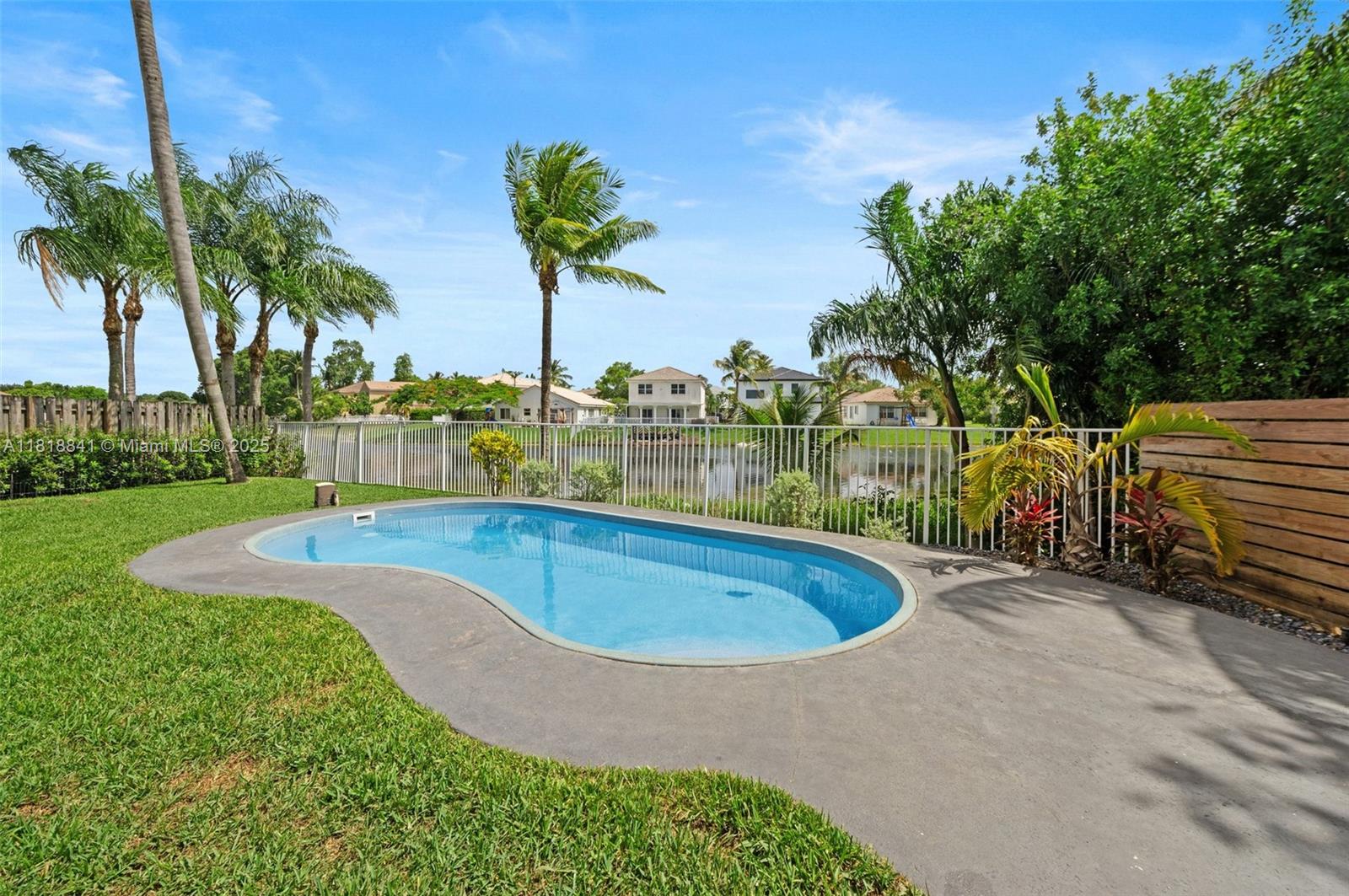 Homes for sale in Pembroke Pines, FL | 10596 Sw 12Th Mnr, Pembroke Pines, FL 33025 | MLS# A11818841