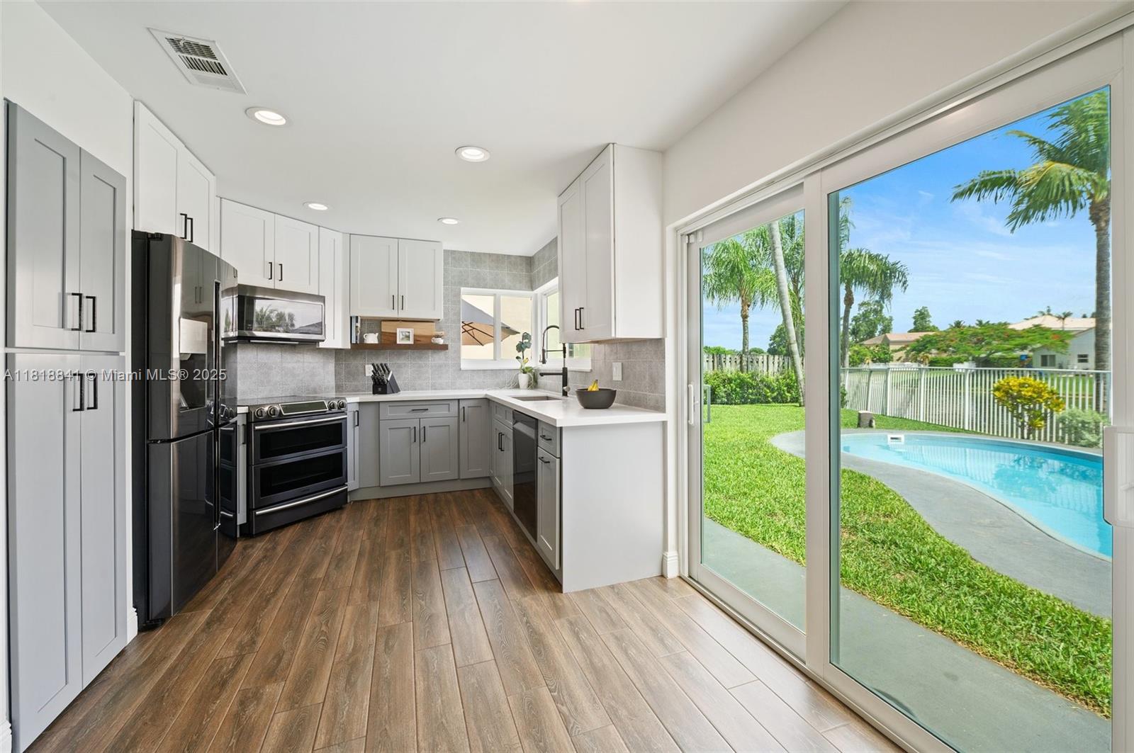 Homes for sale in Pembroke Pines, FL | 10596 Sw 12Th Mnr, Pembroke Pines, FL 33025 | MLS# A11818841