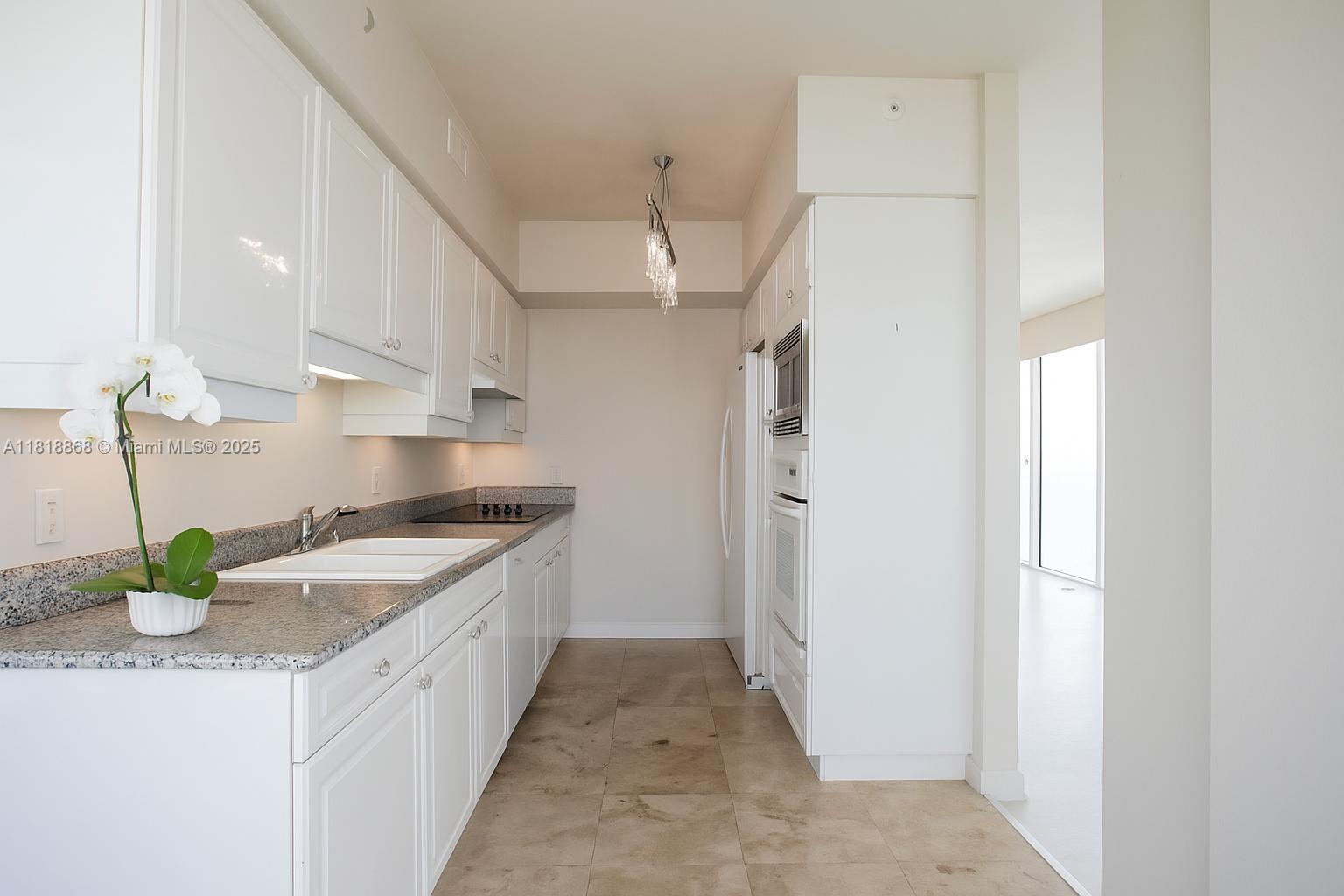 4775 Collins Ave #2805, Miami Beach FL 33140