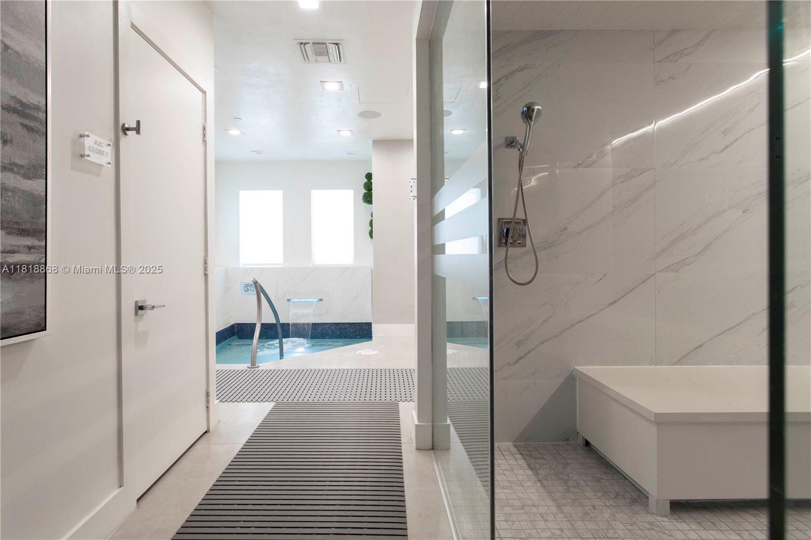 4775 Collins Ave #2805, Miami Beach FL 33140