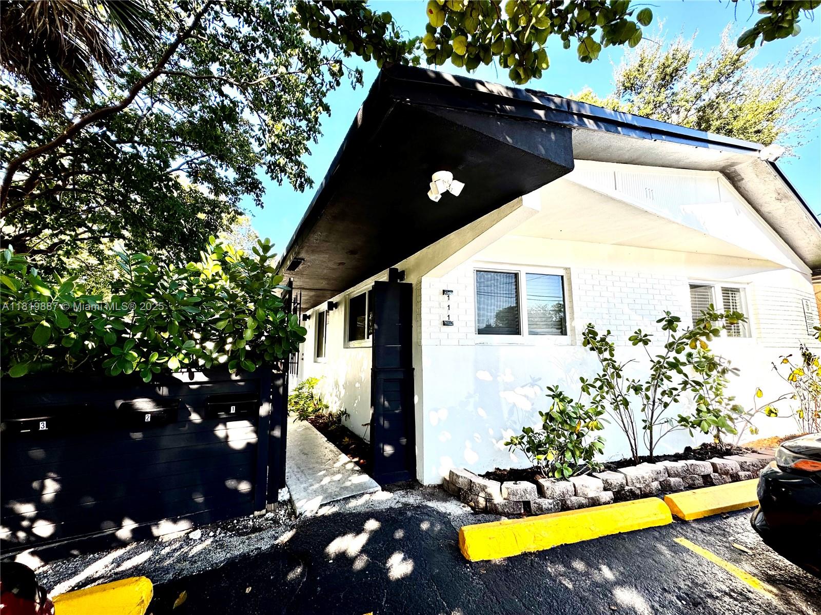 Town Of Modelo (Dania) B-