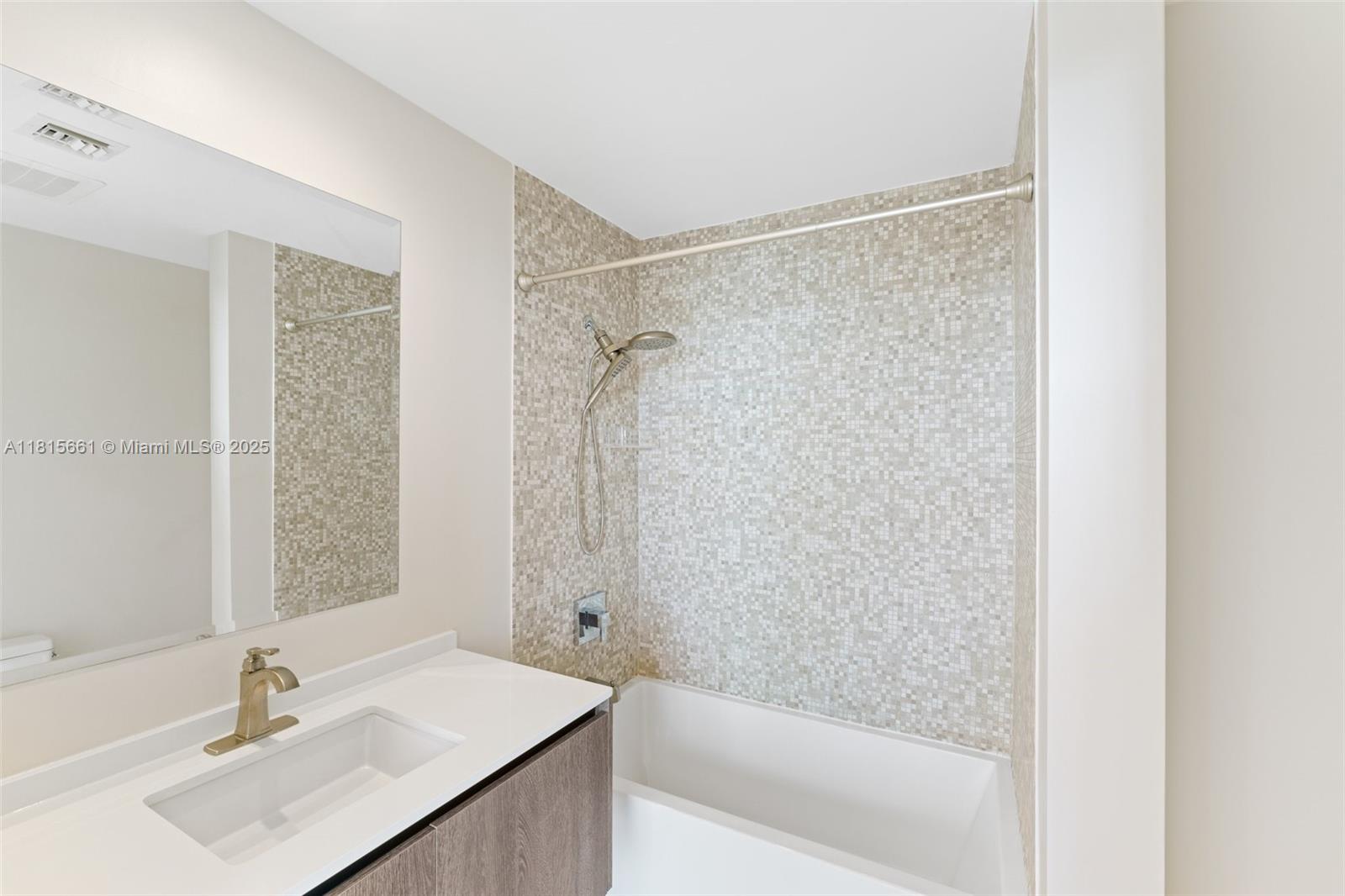 88 SW 7th St #712, Miami FL 33130