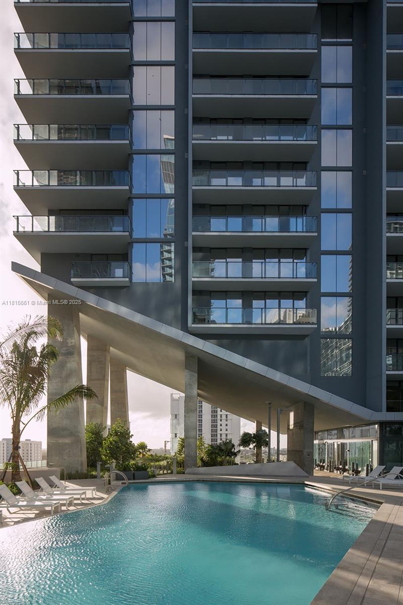 88 SW 7th St #712, Miami FL 33130