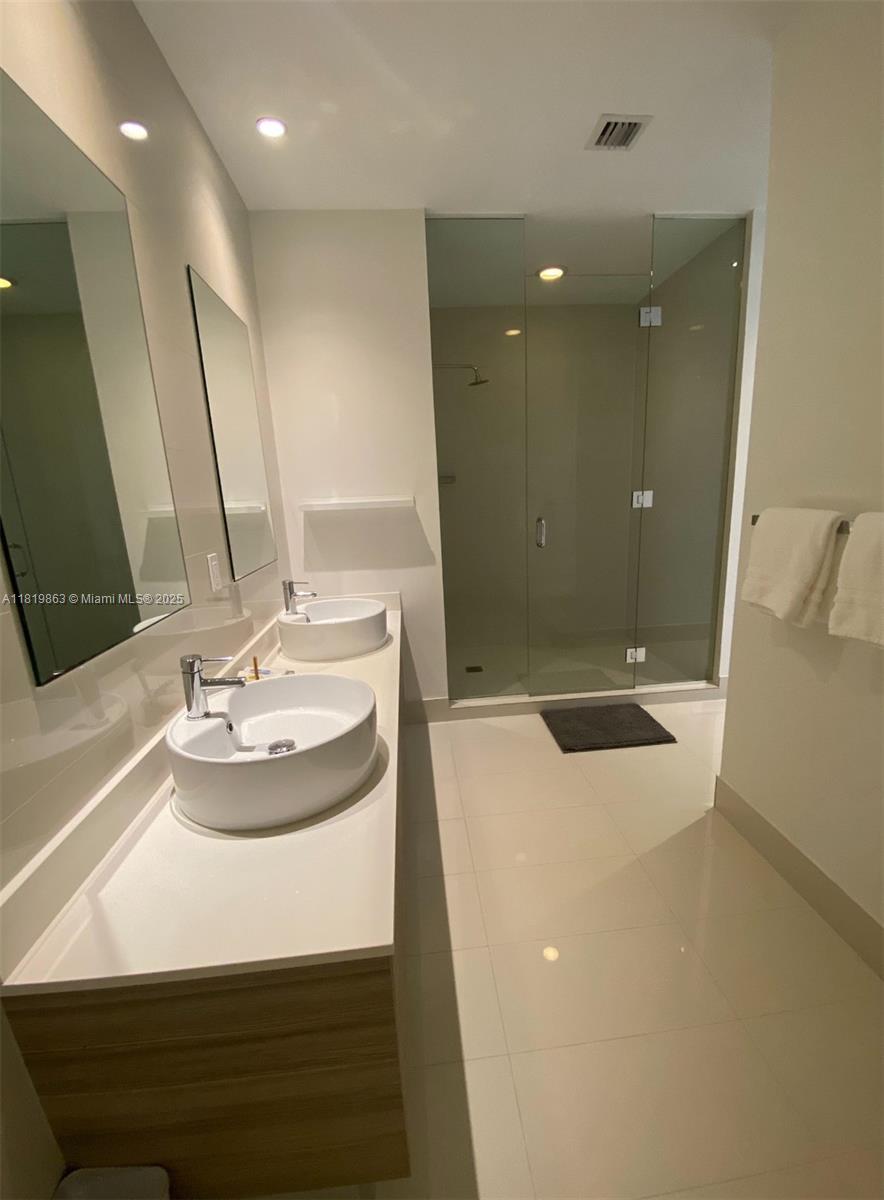 121 NE 34th St #PH3212, Miami FL 33137