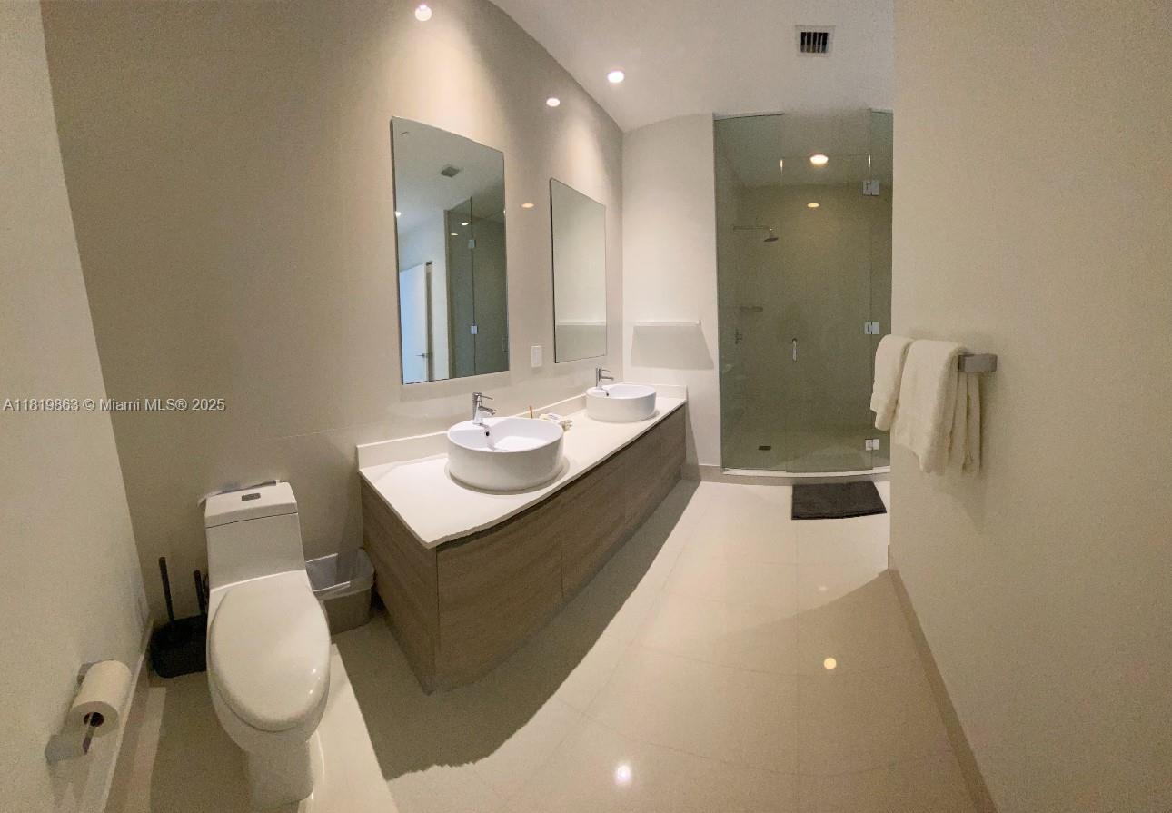 121 NE 34th St #PH3212, Miami FL 33137
