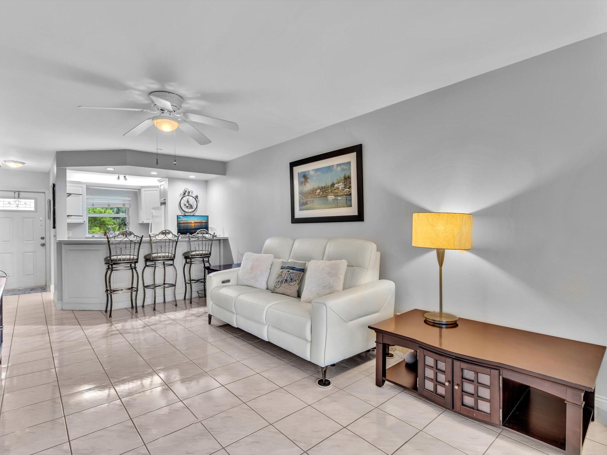 Sandalfoot Blvd Apts Cond