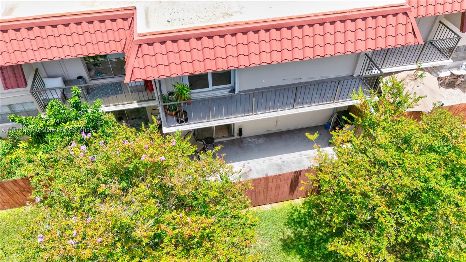 Villas Of Pinecrest Condo