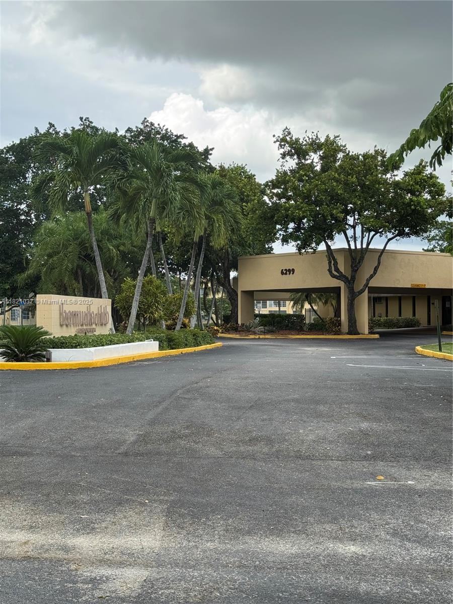 Homes for sale in Tamarac, FL | 5841 Nw 61st Ave #310, Tamarac, FL 33319 | MLS# A11821037